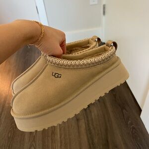 UGG Tazz in Mustard Seed (size 7)